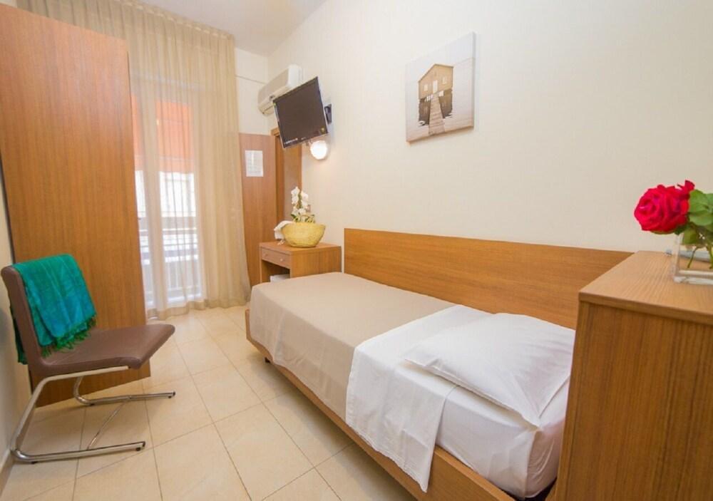 Mediterraneo Hotel&Suites Cattolica Exterior foto