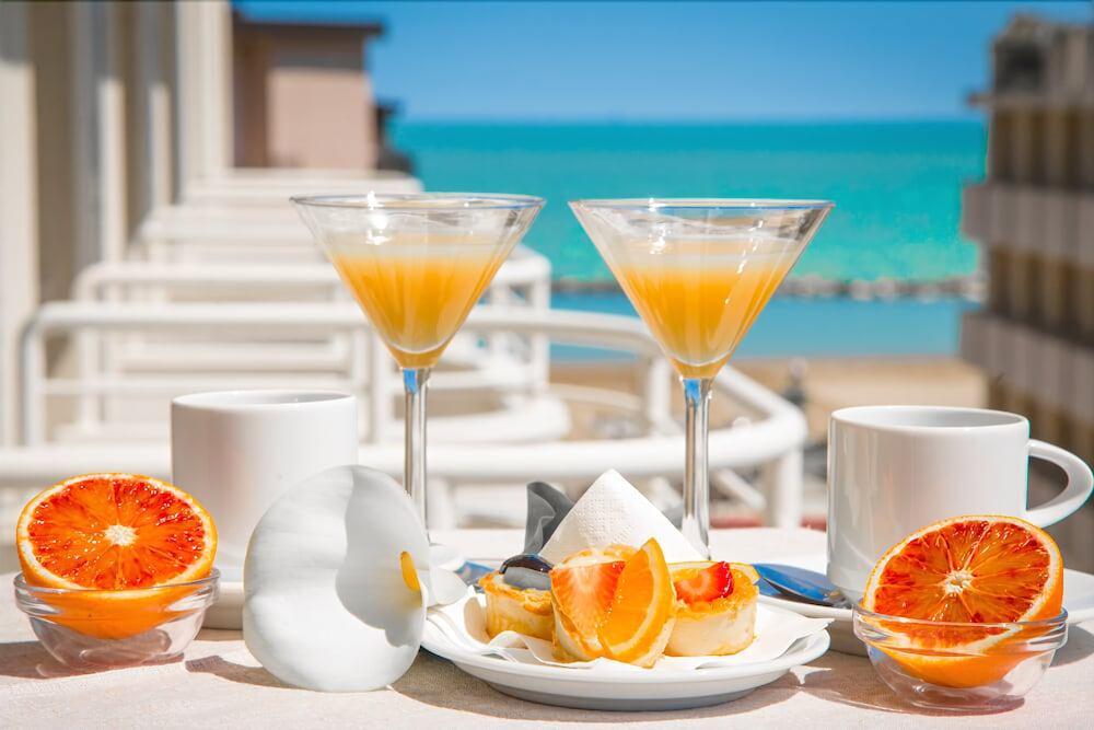 Mediterraneo Hotel&Suites Cattolica Exterior foto