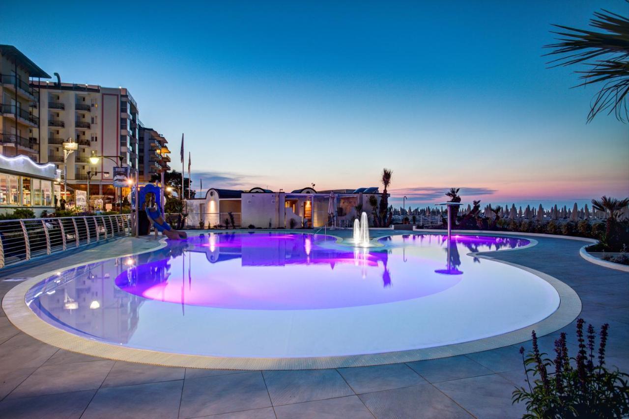 Mediterraneo Hotel&Suites Cattolica Exterior foto