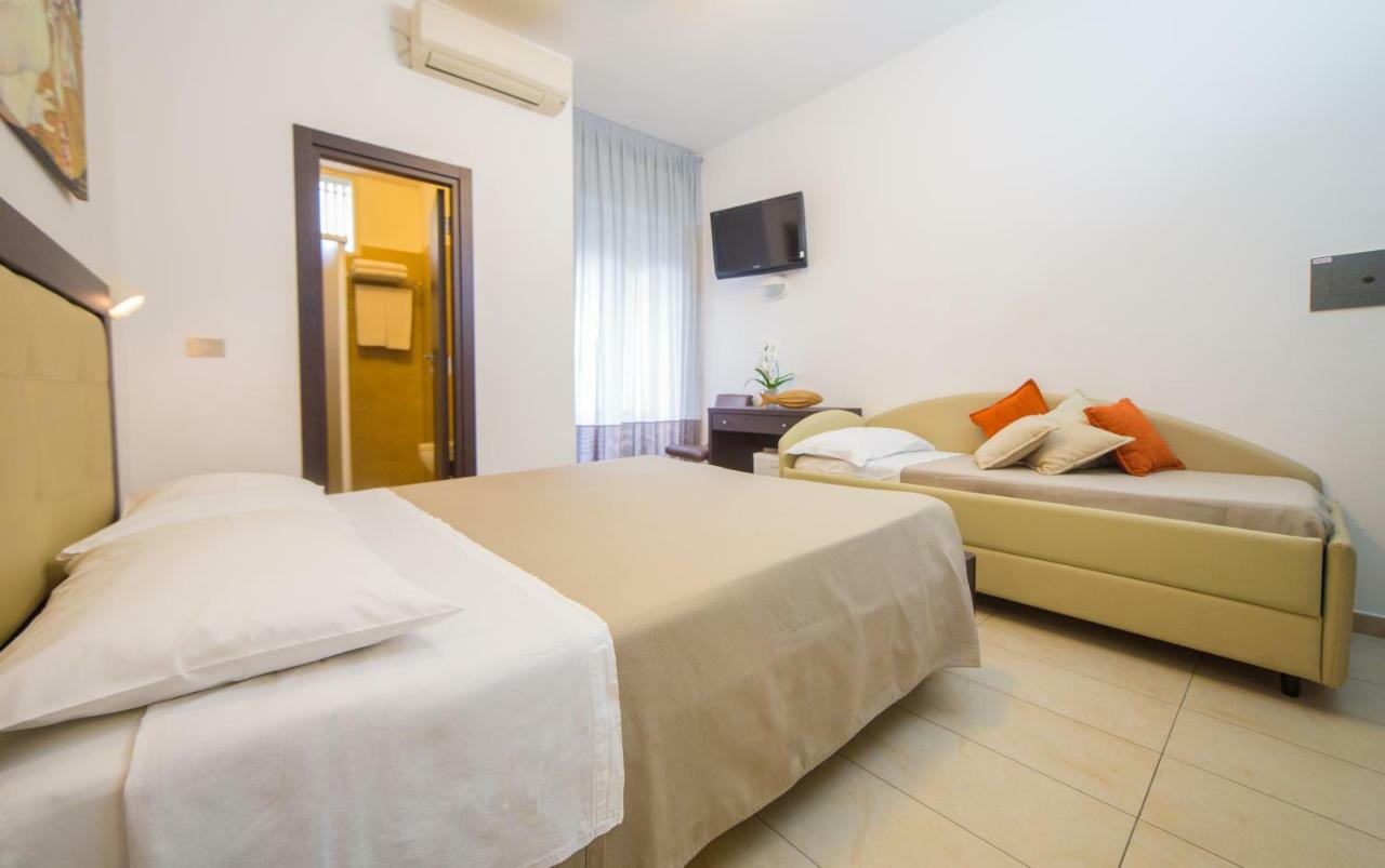 Mediterraneo Hotel&Suites Cattolica Exterior foto