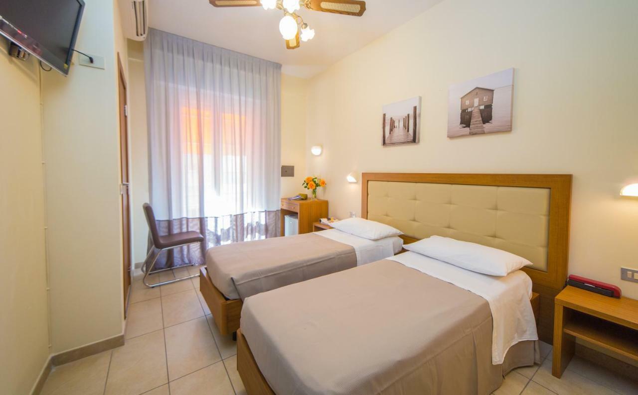 Mediterraneo Hotel&Suites Cattolica Exterior foto