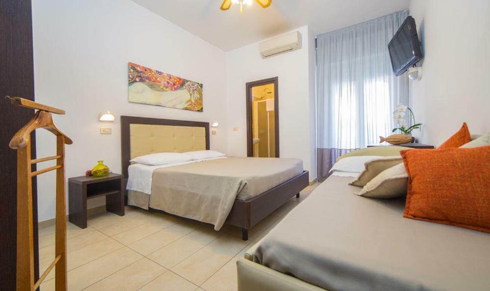 Mediterraneo Hotel&Suites Cattolica Exterior foto