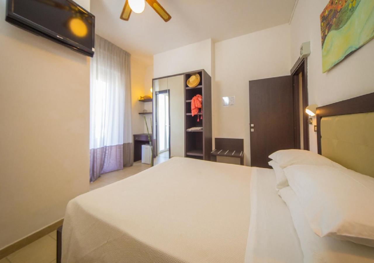 Mediterraneo Hotel&Suites Cattolica Exterior foto