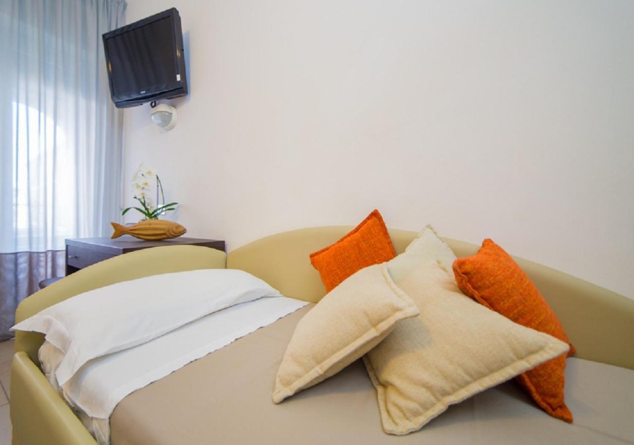 Mediterraneo Hotel&Suites Cattolica Exterior foto